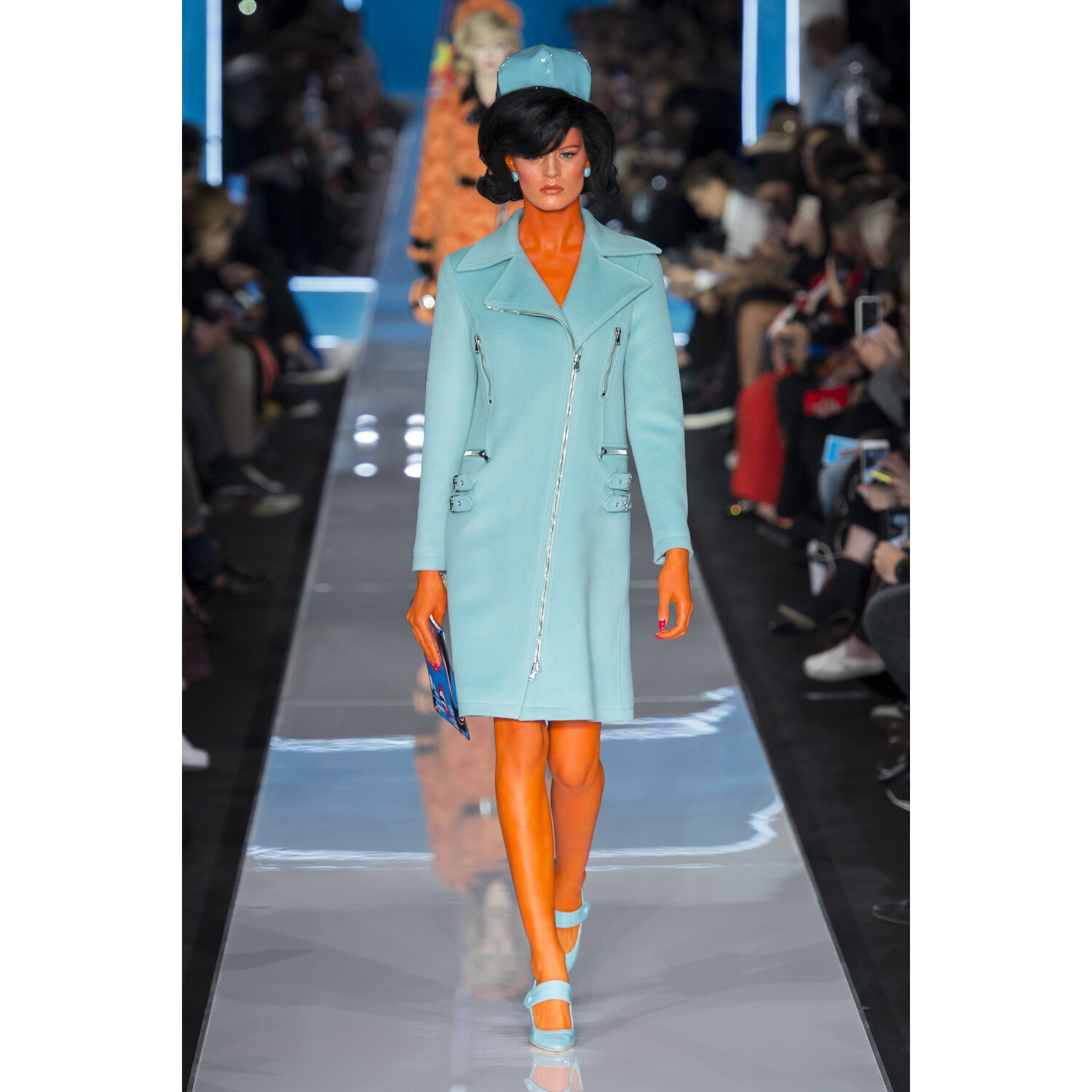 Фото Moschino Fall 2018 Ready-to-Wear , Moschino осень зима 2018 , Fashion show , неделя моды в Милане , MFW , Mainstyles